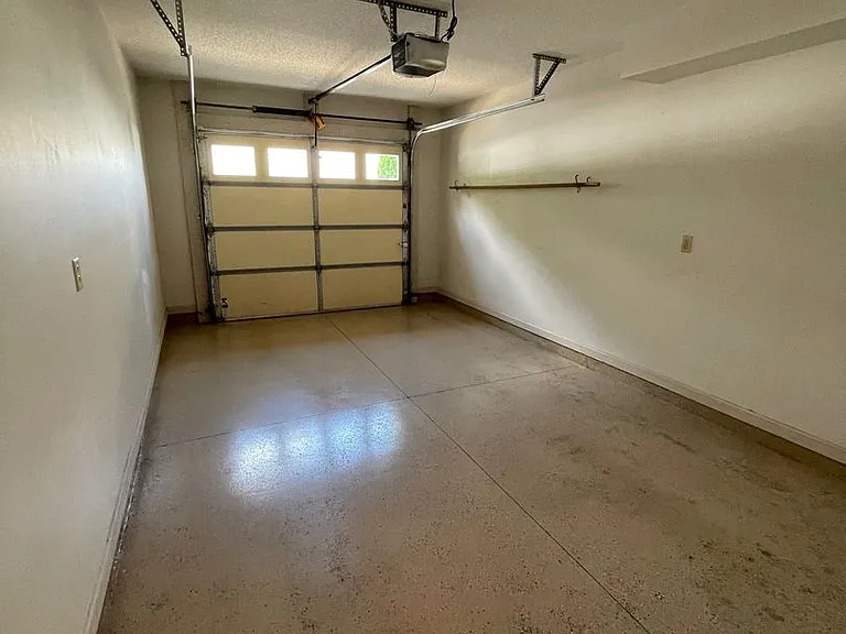 2415 Avonlea Ln — Photo 12