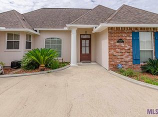 38421 Oakleigh Ln, Prairieville, LA 70769