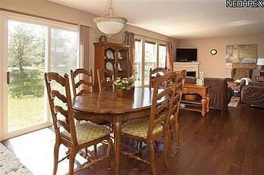 5th image of 592 Canterbury Ln