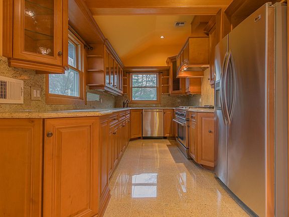 3rd image of 91 Piermont Ave Floor 2