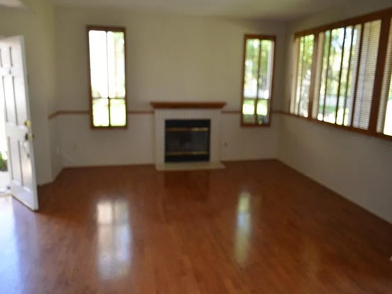 425 Huyler Ln #D — Photo 4