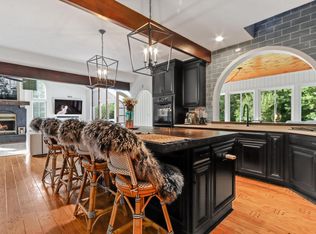 417 N Lower Gardens Rd, Fontana, WI 53125