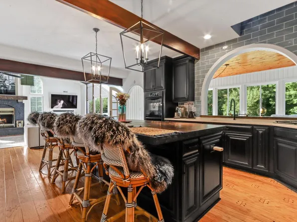 417 North Lower Gardens ROAD, Fontana, WI 53125