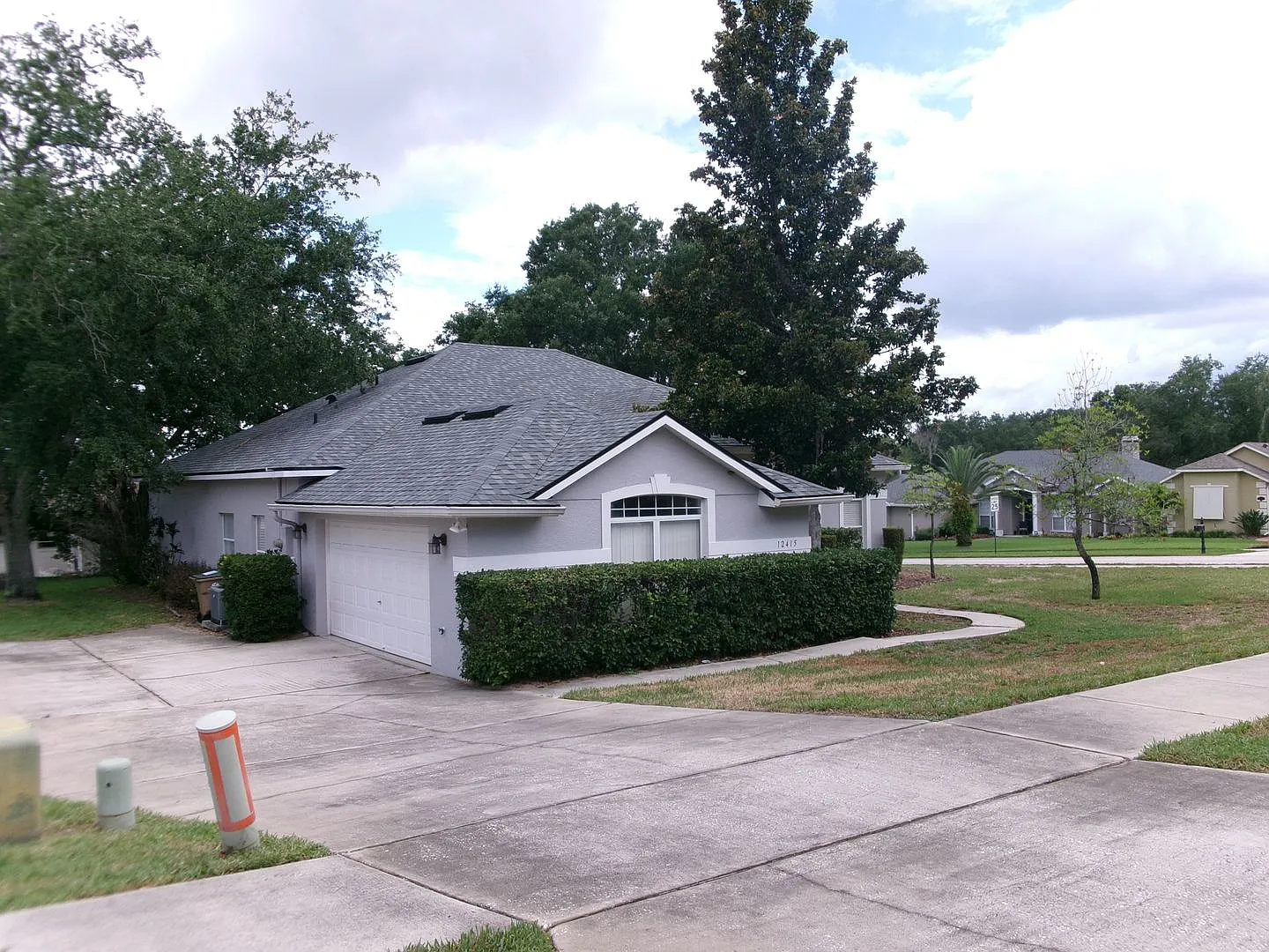 4/2 on corner lot w/lake access — Photo 2