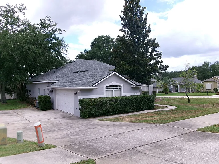 12415 Lake Valley Dr — Photo 2