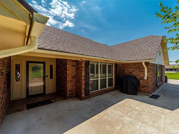 5th image of 1386 E Hereford Ln