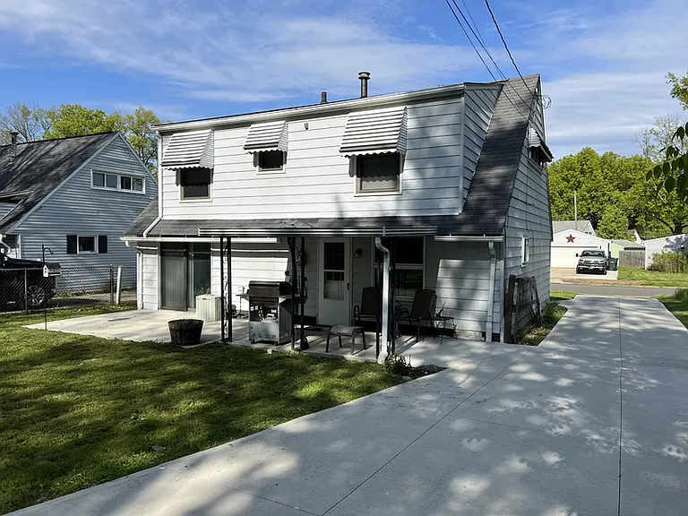 1826 Hanover St — Photo 3