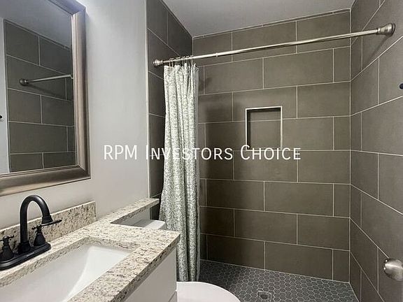 4th image of 623 21st Ave N #623