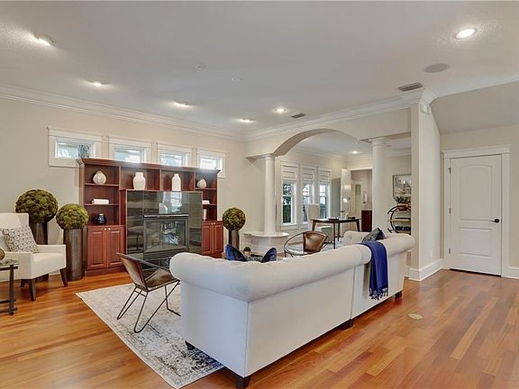 5th image of 2934 W Knights Ave