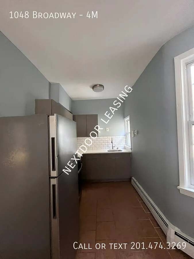 1048 Broadway — Photo 4
