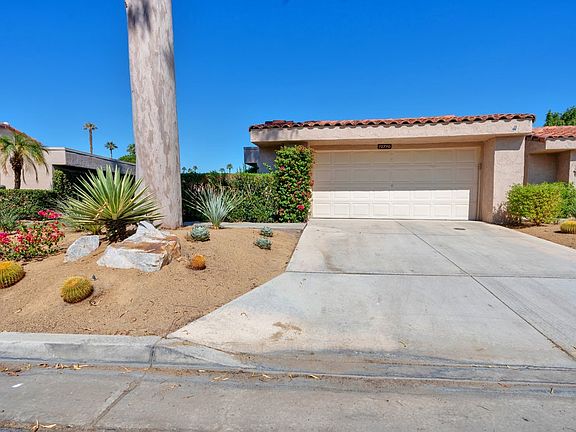 Modern Palm Desert Property with a 2-Car Garage