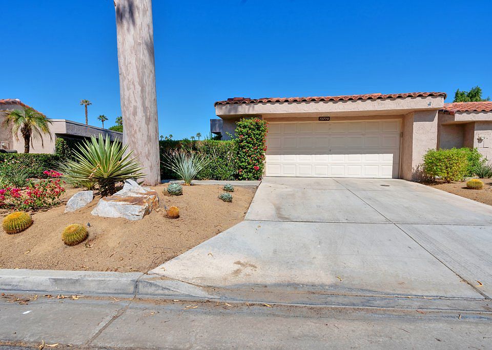 Modern Palm Desert Property with a 2-Car Garage