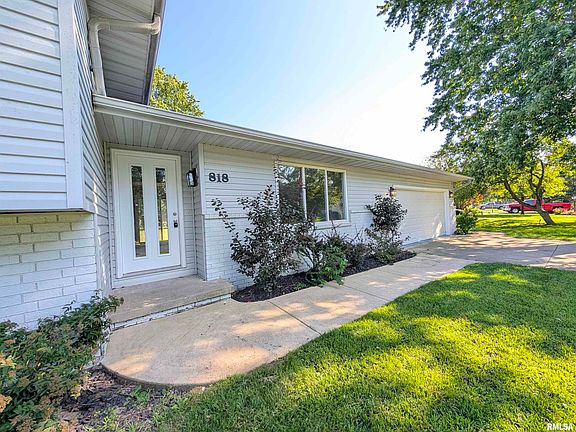 3rd image of 818 Grandview Way