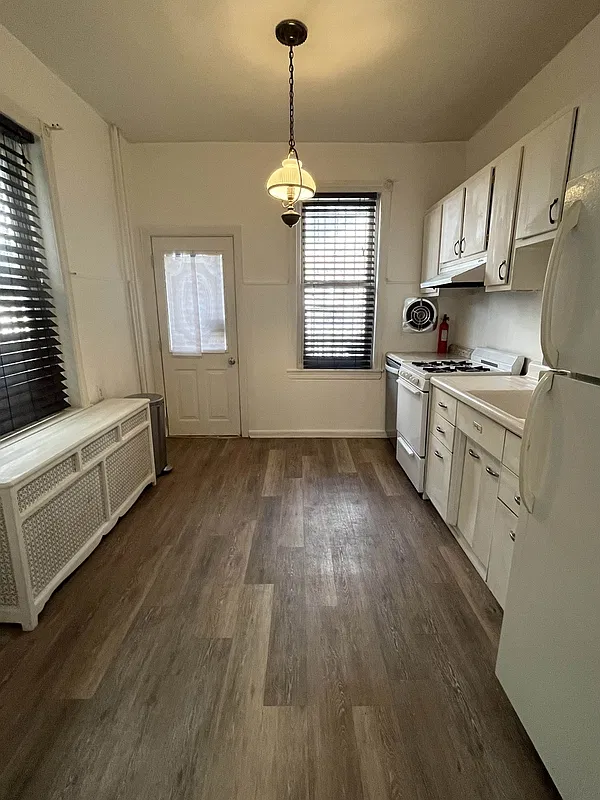 3 bed, 1.5 bath, $1,750 — Photo 3
