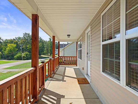 4th image of 1529 Joanne Cir
