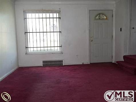 261-632916 Living Room 1-1 .JPG