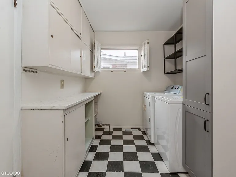 121 Belmont Ct — Photo 7