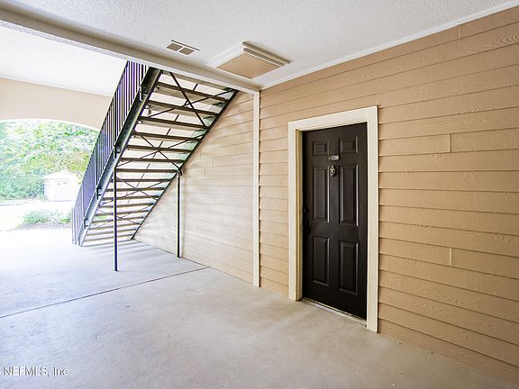 4th image of 13810 SUTTON PARK Drive N #1210