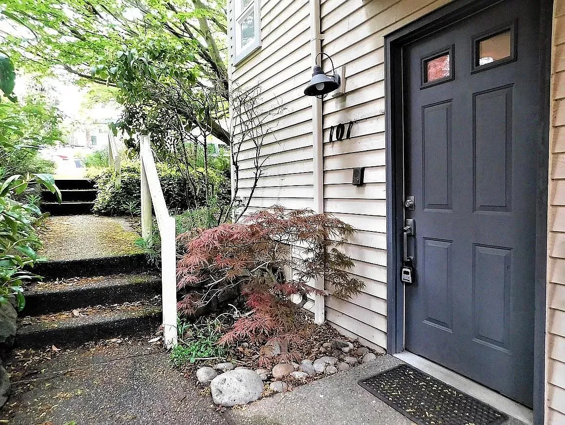2 bed, 2.5 bath, 1393 sqft, $3,650 — Photo 1