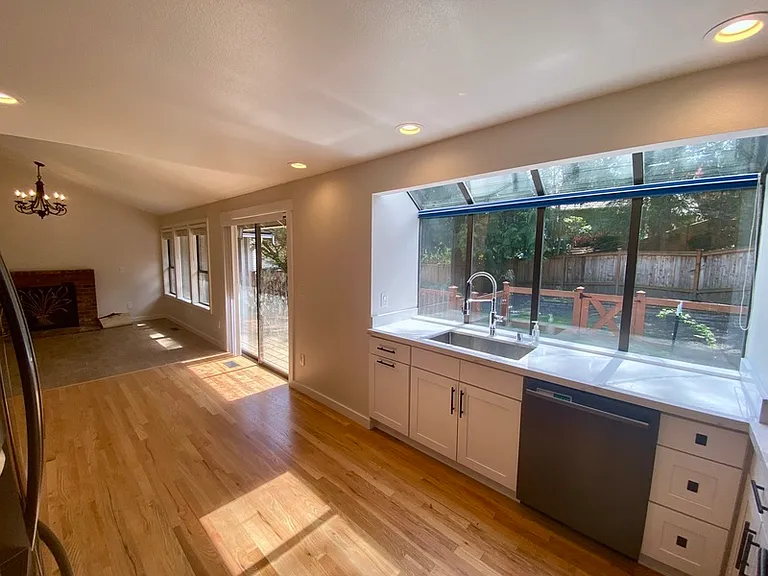 650 Jasmine Pl NW — Photo 9