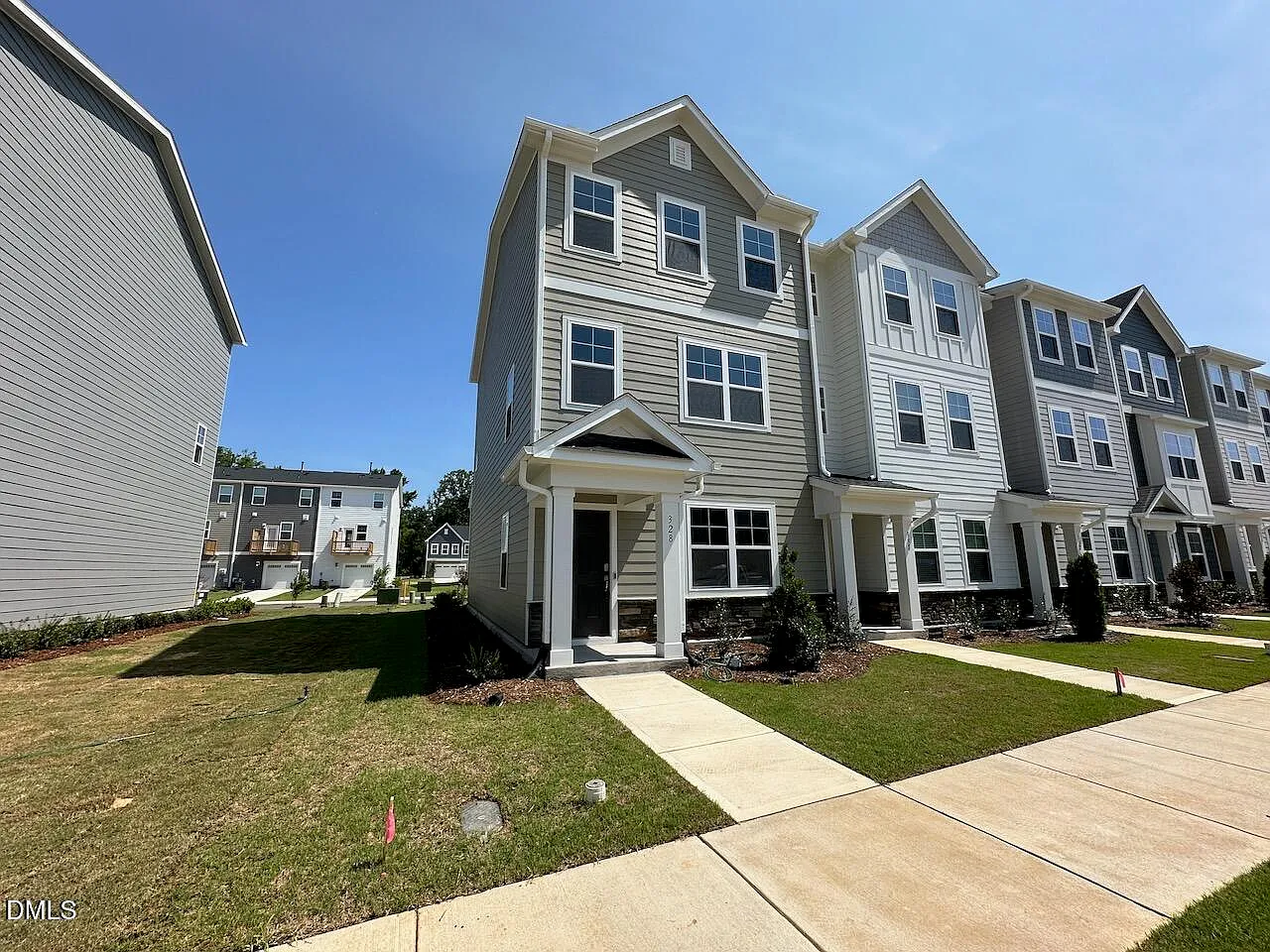 3 bed, 3.5 bath, 1784 sqft, $2,095 — Photo 2