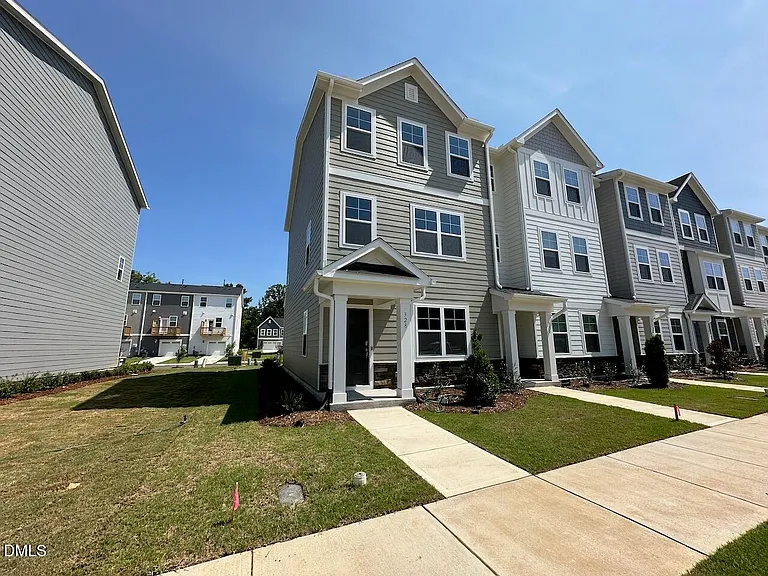 328 Carolina Springs Blvd — Photo 2