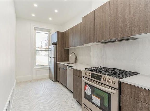3rd image of 275 Ogden Ave #2
