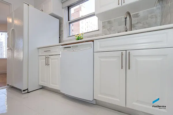 Rented by FirstService Realty (legacy) | media 16