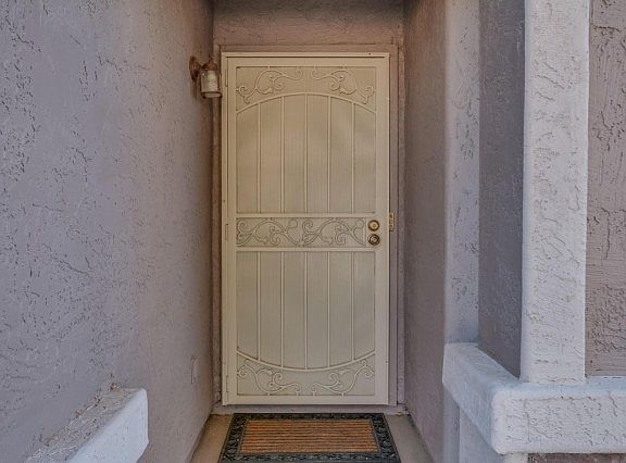 4th image of 28004 N Crystal Ln