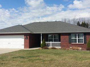 1204 Choctaw Ridge Dr, Holts Summit, MO 65043