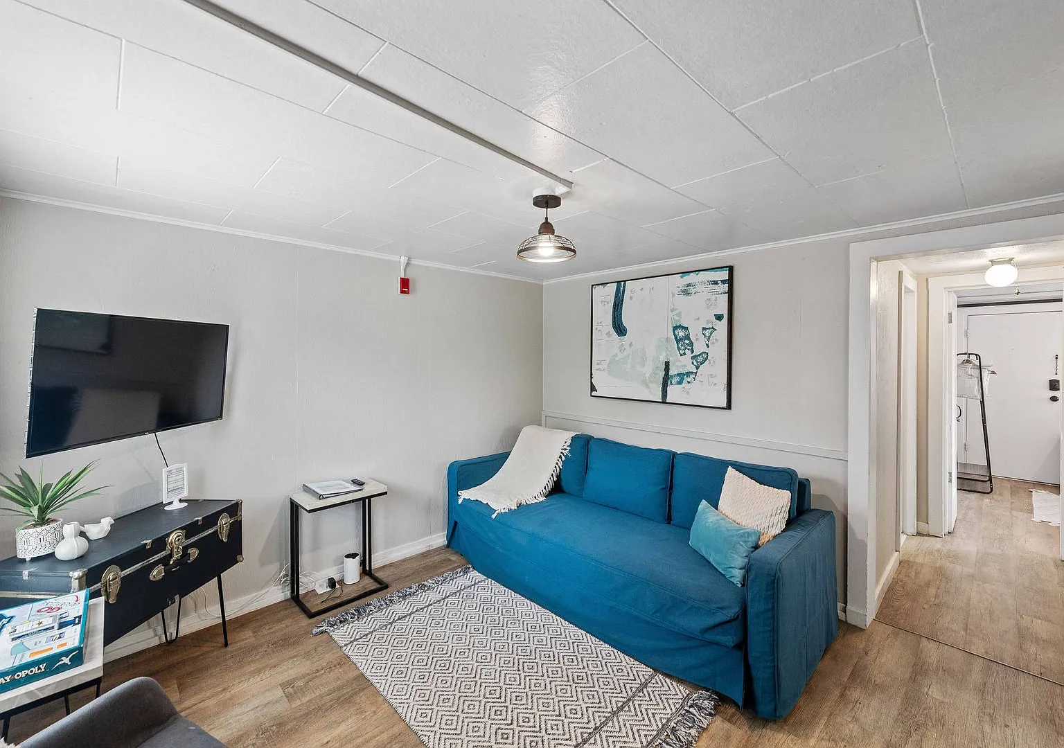 Heritage House Apartments #6: Dog-Friendly Coastal Living in Coos Bay — Photo 4