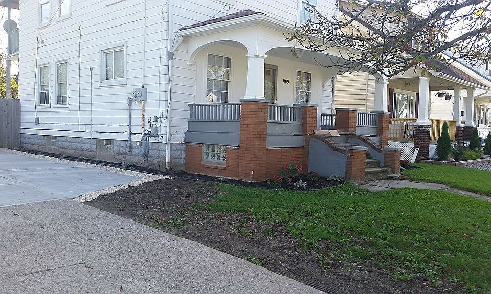 Sideview of house