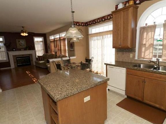 4th image of 4176 Foxwood Cir