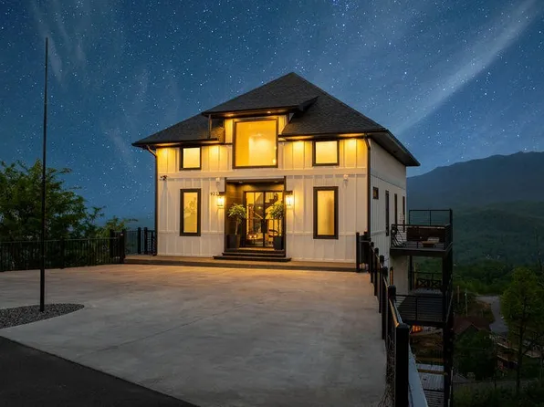 922 Piney Butt Way, Gatlinburg, TN 37738