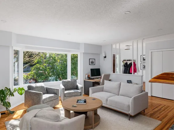 576 Tena Pl, Colwood, BC V9C 1M7