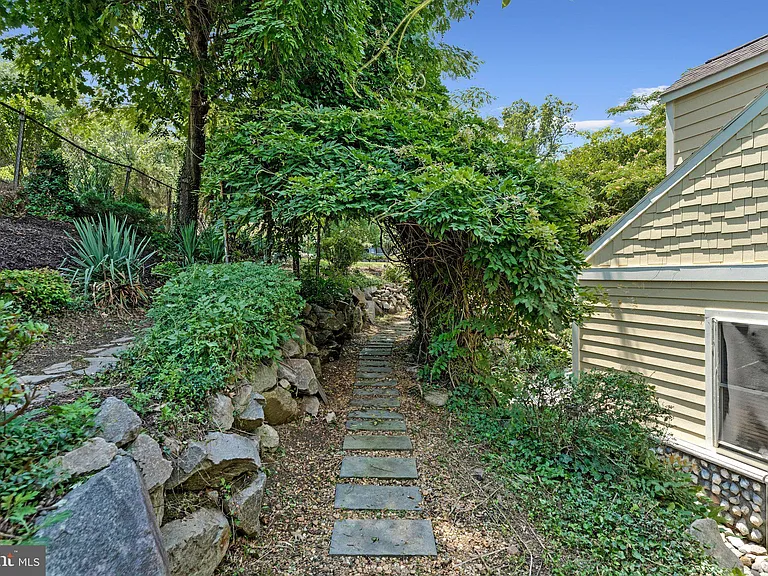 7712 Dolly Dr — Photo 11