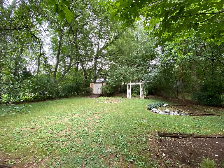 1307 Gentry Ter — Photo 12