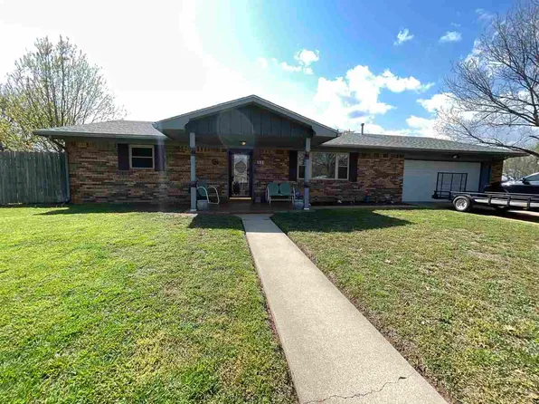 1 Mountain View Dr, Cache, OK 73527