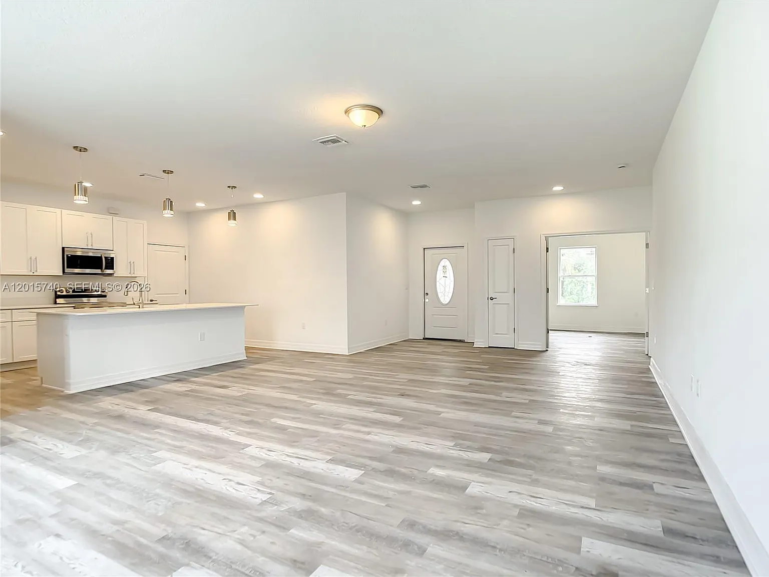4 bed, 2.0 bath, $2,200 — Photo 3