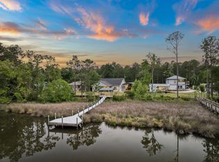 198 Waterside Ln, Freeport, FL 32439