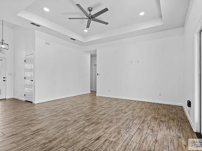 108 Faith Dr — Photo 5