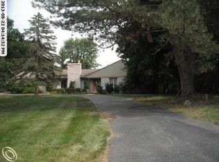 6530 Valley Spring Rd, Bloomfield Hills, MI 48301