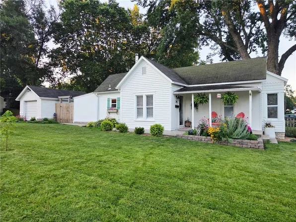 315 NE Douglas St, Lees Summit, MO 64063