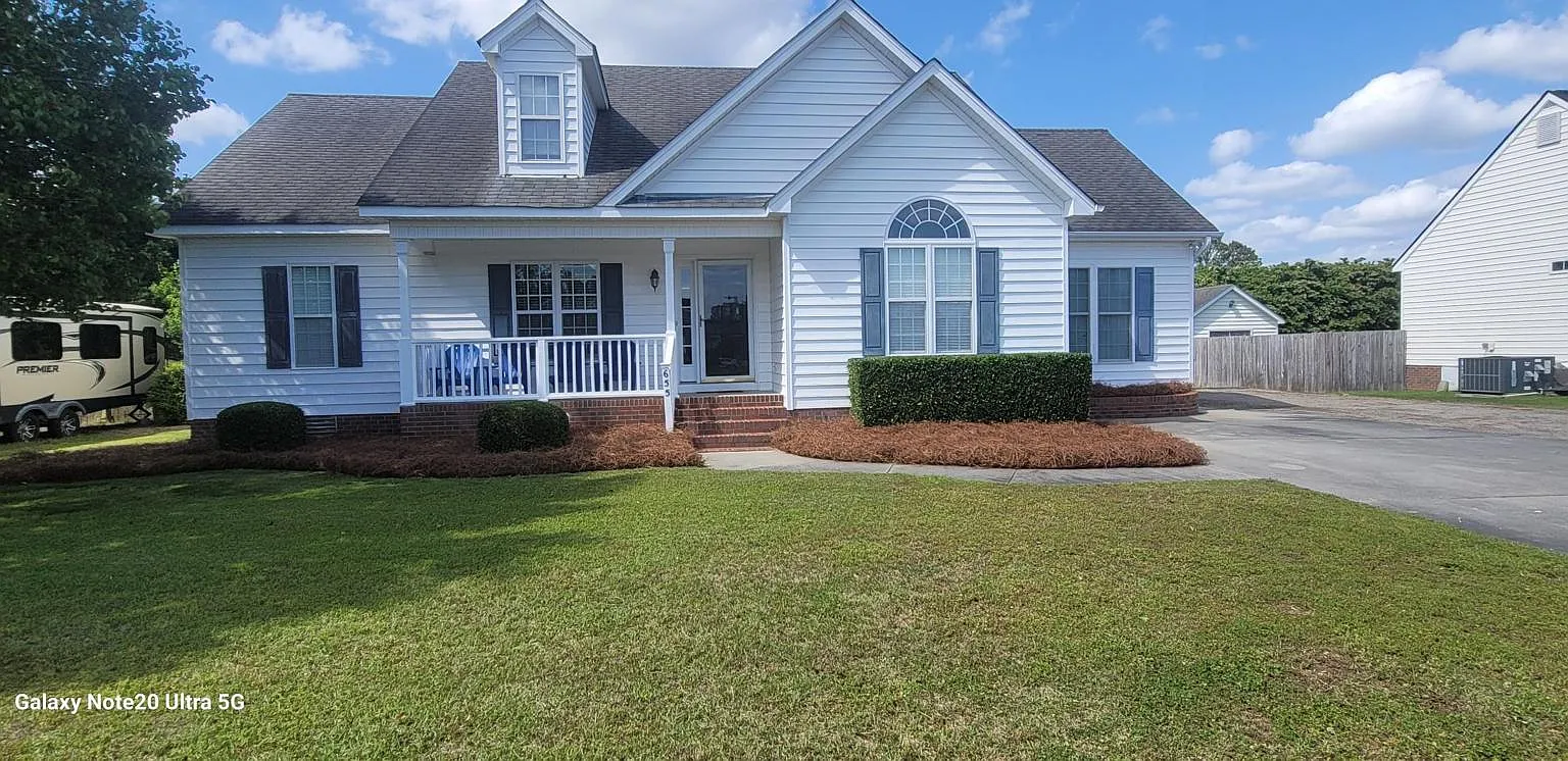 655 Carrington Ln — Photo 2