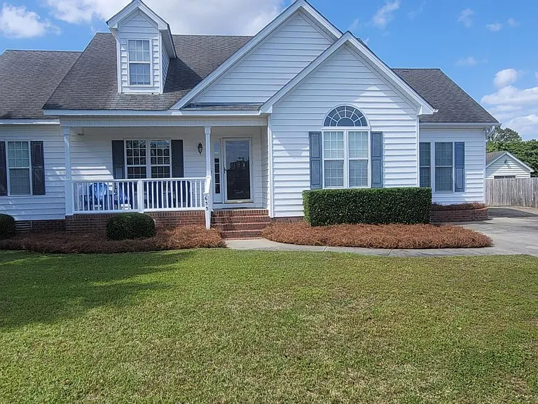 655 Carrington Ln — Photo 2