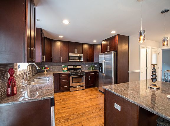4th image of 3600 N Oconto Ave