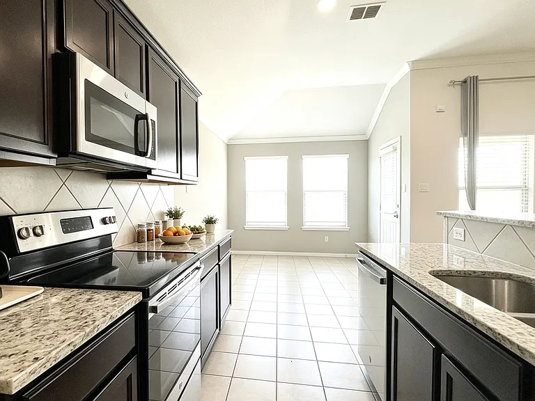 11505 Aquilla Dr — Photo 5