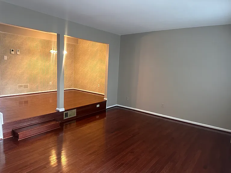 5435 King Arthur Cir — Photo 2