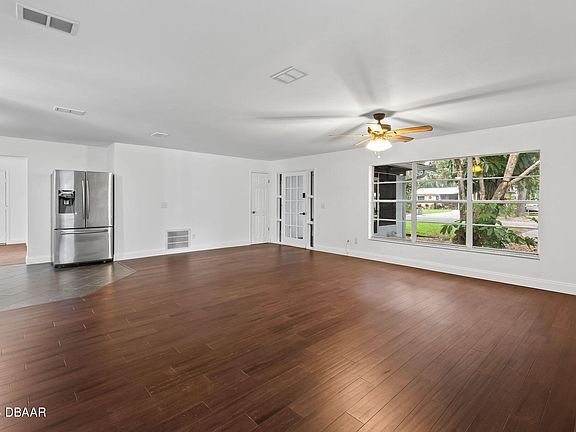5th image of 210 Sandy Ln