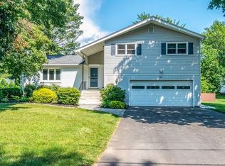 10 Cascade Rd, West Hartford, CT 06117